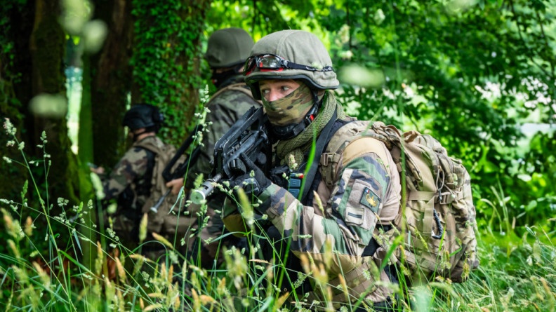 Agrandir l'image Les militaires des PSIG bretons participent à une formation militaire tactique au 3ᵉ RIMa de Vannes