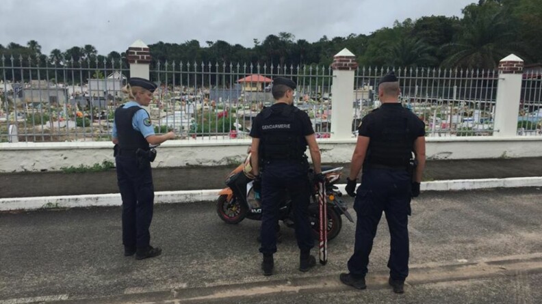 Guyane : opération de contrôle des attestations dérogatoires de déplacement à Saint-Laurent-du-Maroni. La circulation est faible et les piétons peu nombreux. Les règles de confinement sont respectées par la grande majorité des personnes contrôlées. Les conseils dispensés sont bien perçus par la population.