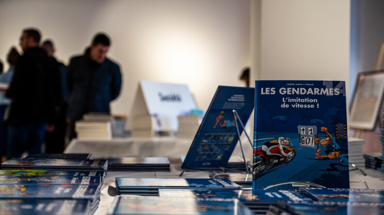 Nous voyons la premi&egrave;re de couverture de la BD : Les gendarmes : l'imitation de vitesse