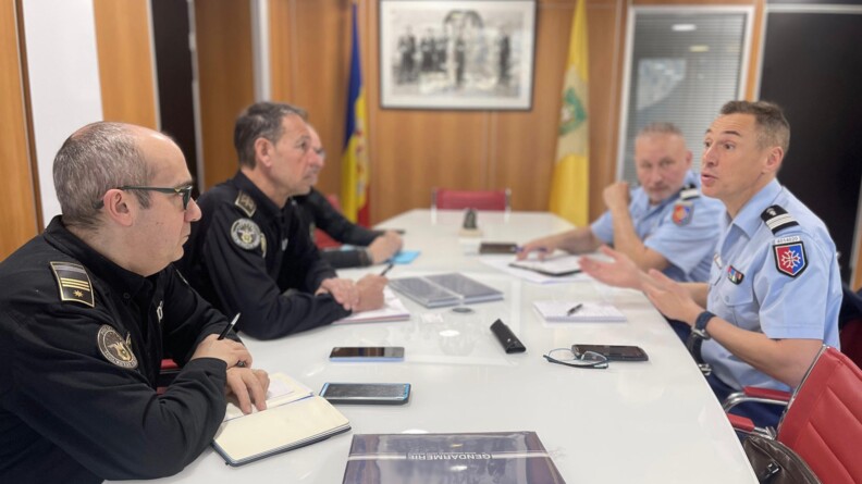 Jeudi 6&nbsp;f&eacute;vrier 2025, &agrave; Andorre, s&rsquo;est tenue une r&eacute;union de coop&eacute;ration entre des repr&eacute;sentants de la police andorrane, le commandant du Groupement de gendarmerie d&eacute;partementale (CGD) de l&rsquo;Ari&egrave;ge, le colonel Fr&eacute;d&eacute;ric Wagner, et le commandant de la Compagnie de gendarmerie d&eacute;partementale (CGD) de Foix, le capitaine Fr&eacute;d&eacute;ric Collard.