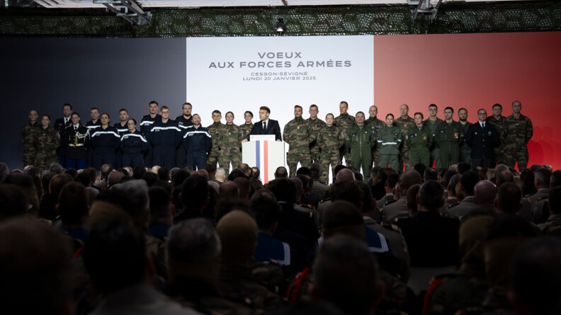Agrandir l'image Lundi 20 janvier 2025, le président de la République, Emmanuel Macron, a adressé ses traditionnels vœux aux forces armées à Cesson-Sévigné.