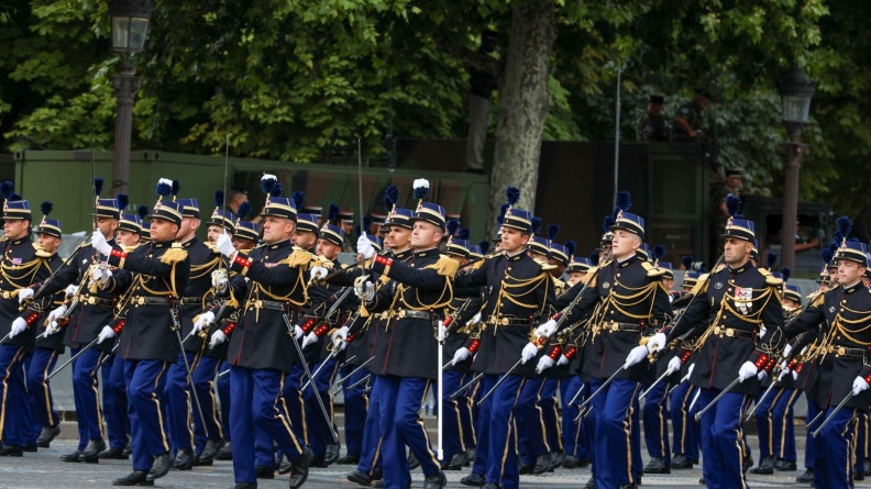 d-fil-du-14-juillet-la-robustesse-de-la-gendarmerie-l-honneur