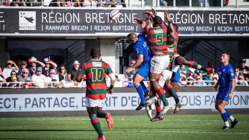 Action lors de la finale de la coupe du Monde militaire de rugby entre la France et Fidji, le 10 septembre à Vannes, dans le Morbihan.