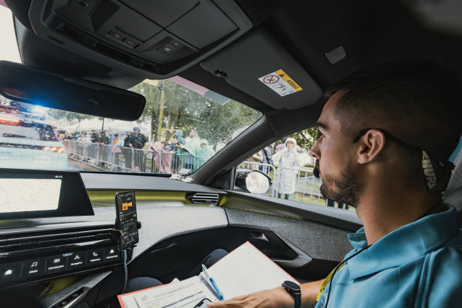 Agrandir l'image Animateur de la caravane gendarmerie.