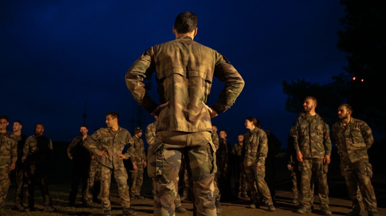 Le capitaine Lecomte explique d'autres techniques du combat TIOR, de nuit