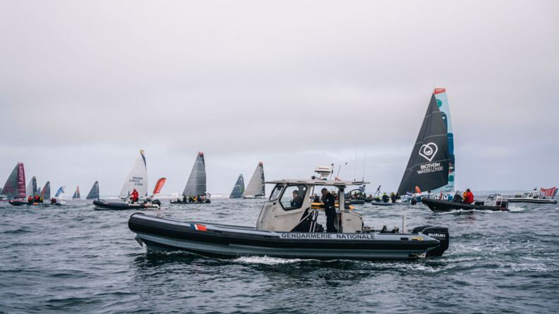 Zodiac d'une brigade nautique engag&eacute;e sur le Vend&eacute;e Globe.