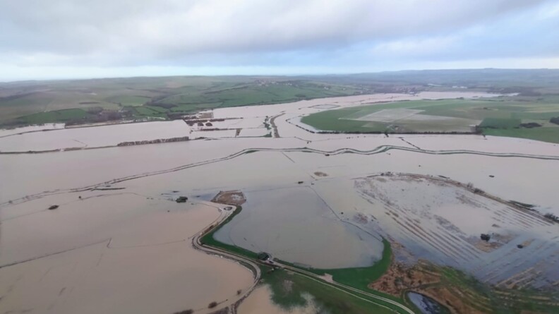 Vue de haut d'une partie du Pas-de-Calais compl&eacute;tement inond&eacute;e.