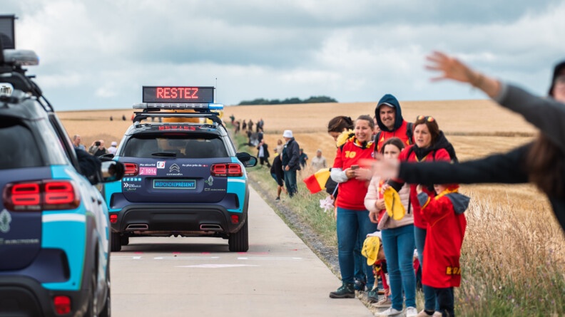 Une famille belge supportant le Tour de France, lors du passage en Belgique.jpg