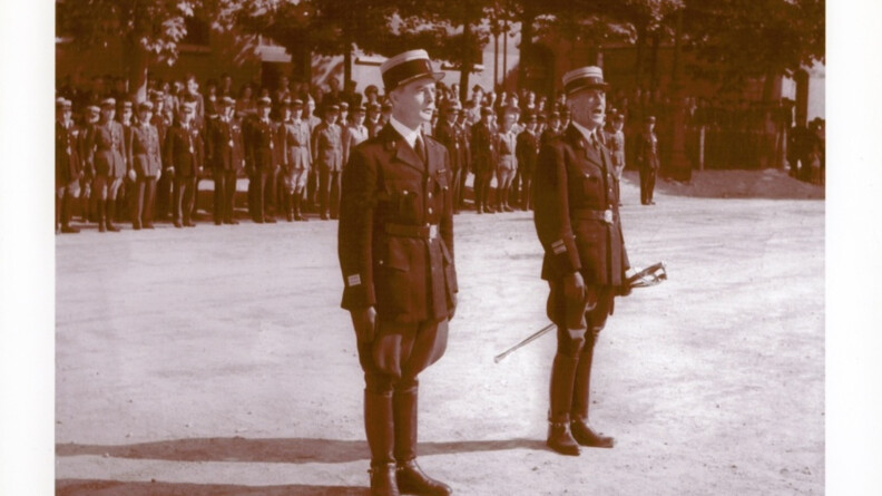 Agrandir l'image Prise d'armes au quartier des Célestins, le 25 avril 1945.