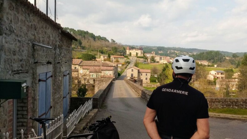 gendarme à vélo