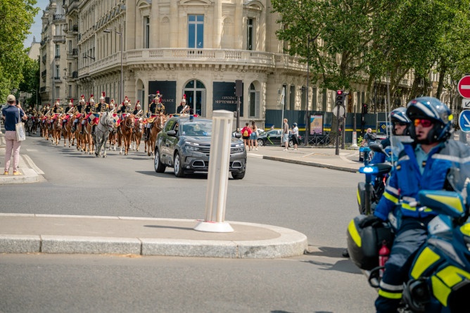 Agrandir l'image Escorte souverains Thaïlande - escorte rue