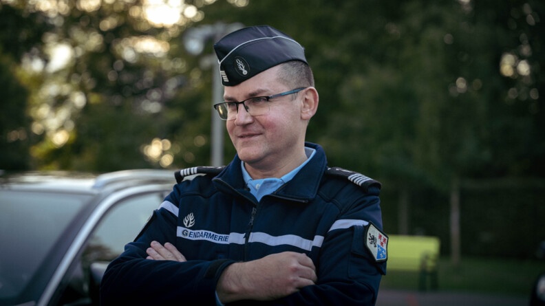 Photo d'un colonel de gendarmerie en uniforme