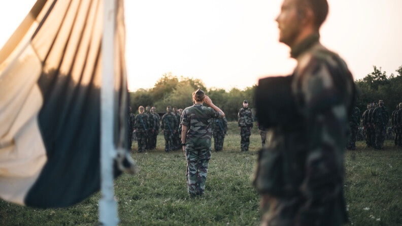 Agrandir l'image Élèves-officiers rassemblés à l'occasion des couleurs.