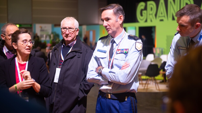 Mercredi 22 novembre, dans le cadre du Salon des maires et des collectivités locales, une vingtaine d’élus a pris part à un rendez-vous matinal, organisé par le Commandement pour l’environnement et la santé (CESAN), en présence de plusieurs personnels de l’unité, dont son commandant, le général Sylvain Noyau.