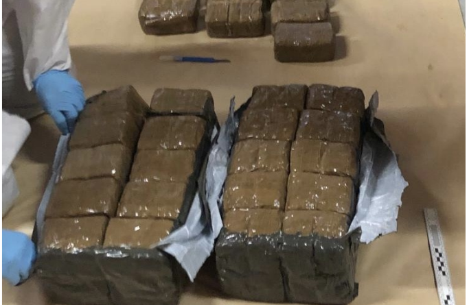 Agrandir l'image Photo déballage valises marocaines.png