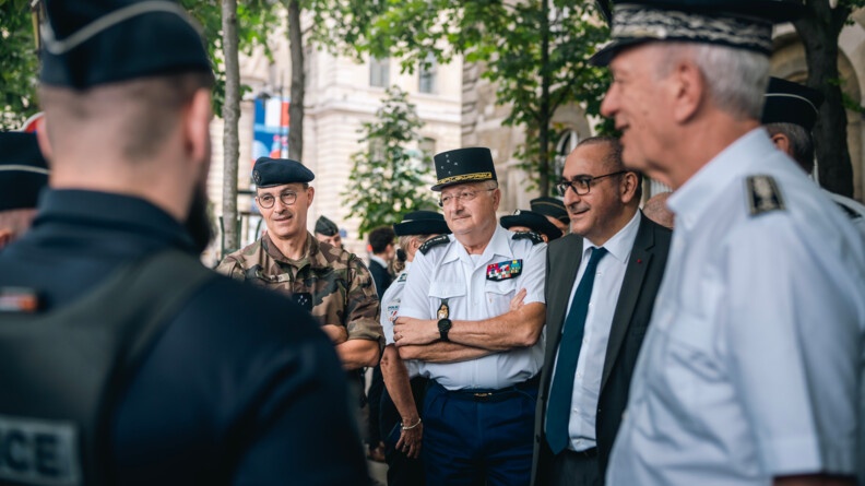 Le DGGN, le DGPN, le Gouverneur militaire de Paris et le Pr&eacute;fet de police de Paris.