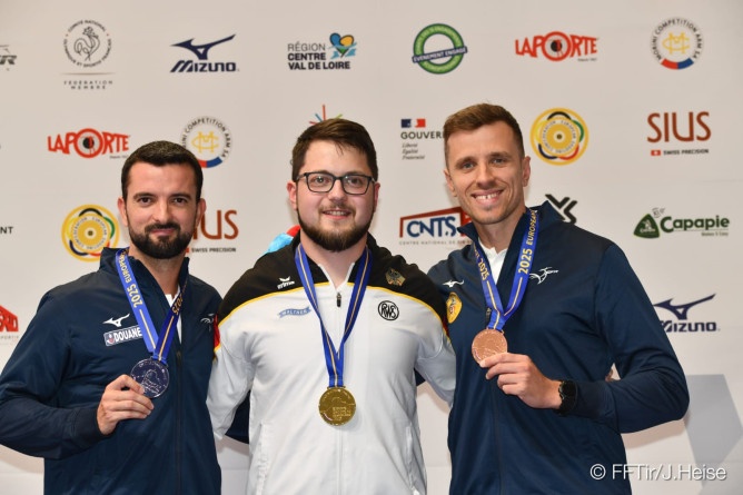 Agrandir l'image Jean Quiquampoix médaillé en vitesse olympique par équipe.