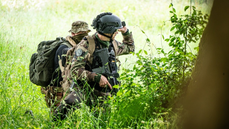 Agrandir l'image Les militaires des PSIG bretons participent à une formation militaire tactique au 3ᵉ RIMa de Vannes