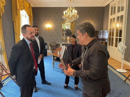 Rencontre entre le général José-Manuel Montull, chef de l’OCLTI, et Monsieur Eduardo Jose A. De Vega, Sous-Secrétaire des Affaires Étrangères des Philippines et Madame Noemi Diaz, Consule Générale en France.