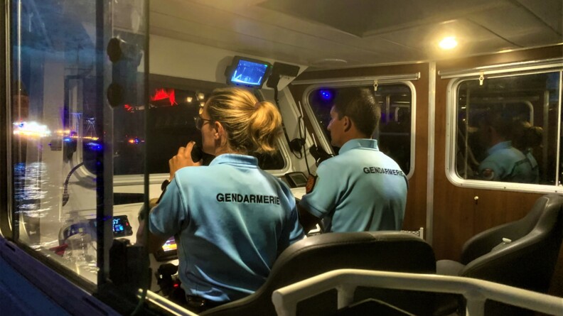 Vue sur le poste de pilotage de la vedette de la BFG