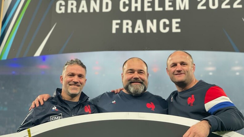 Agrandir l'image Jean-Luc, entouré à sa droite de Mathieu Brauge, team manager, et à sa gauche de William Servat, co-entraineur.