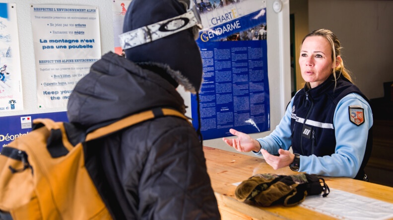 prise de renseignement au poste provisoire d'Avoriaz