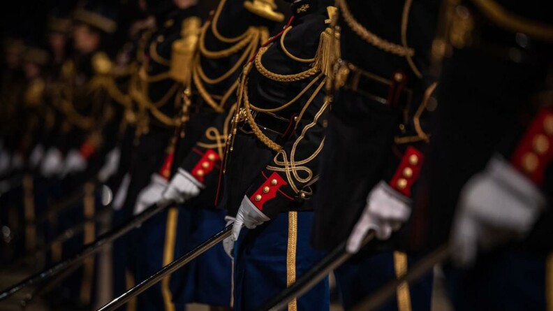Cérémonie de remise des sabres aux élèves-officiers de l'EOGN (1).JPG