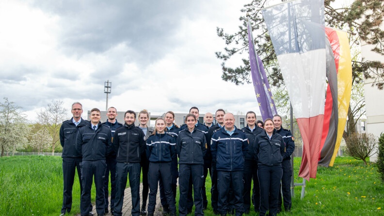 La stage POLARIS au complet avec les instructeurs, 6 jeunes policiers allemands et 6 jeunes gendarmes.