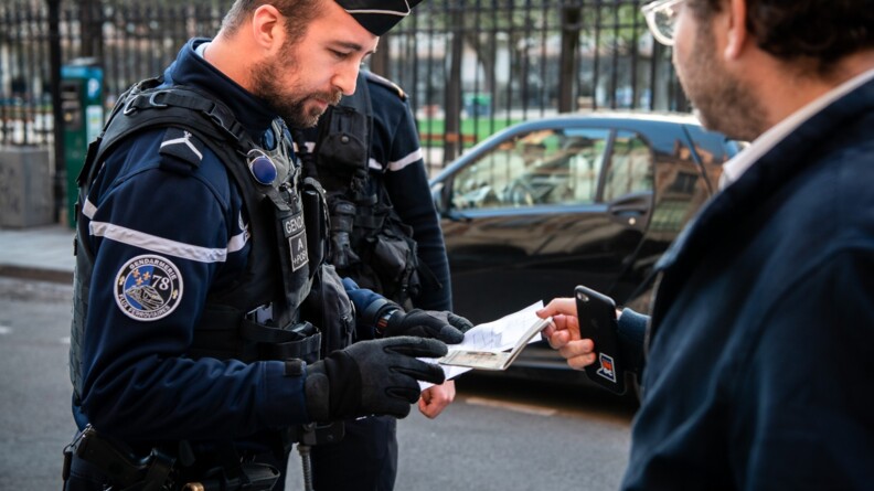 Opération de contrôle d'attestation pendant le confinement en mars 2020.