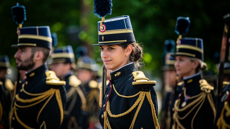 Agrandir l'image Une officier élève en tenue de tradition