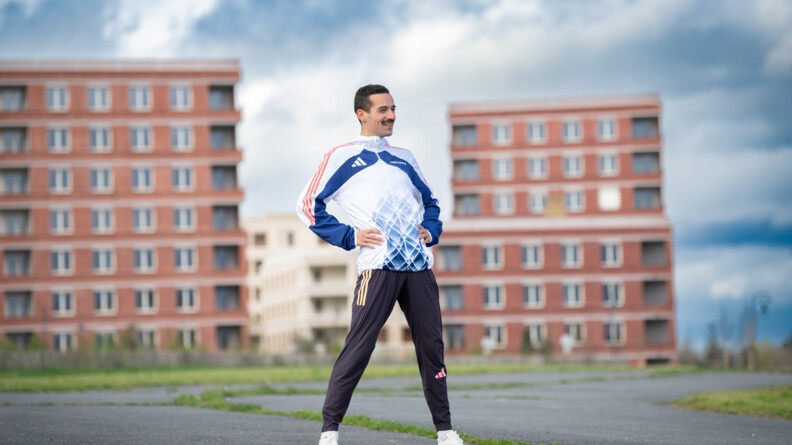 Mehdi Frère s'échauffe