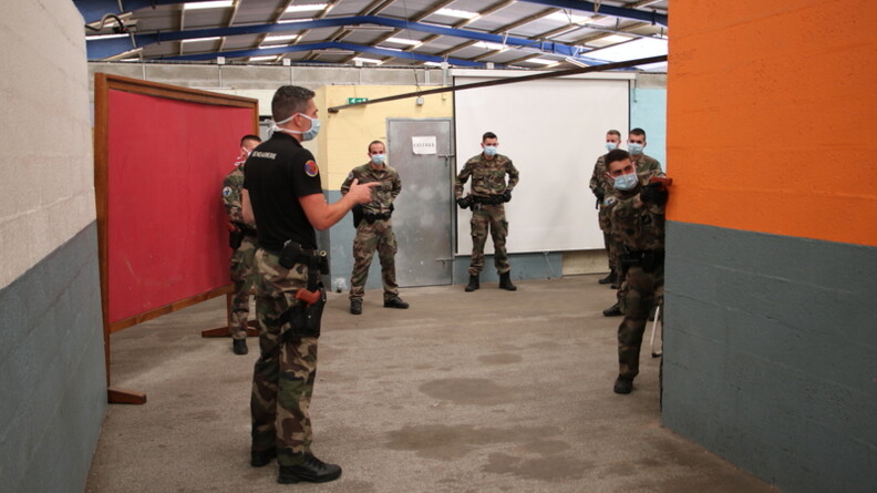 S&eacute;ance d&rsquo;intervention professionnelle &agrave;  l&rsquo;&eacute;cole de gendarmerie de Ch&acirc;teaulin.