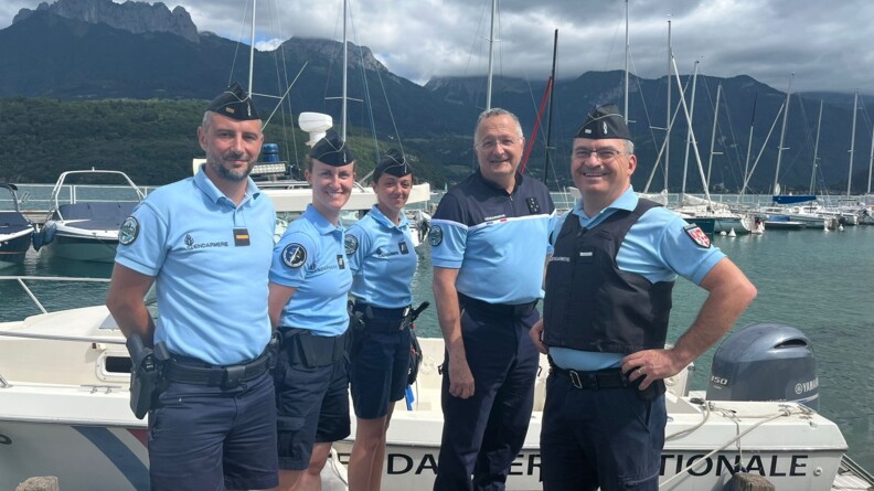 Le Directeur g&eacute;n&eacute;ral de la gendarmerie nationale (DGGN), le g&eacute;n&eacute;ral d'arm&eacute;e Christian Rodriguez, a rencontr&eacute; les militaires du pool lac d'Annecy de la brigade de Saint-Jorioz.