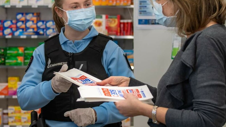 Agrandir l'image 64 000 sachets ont été distribués aux 51 pharmacies des Yvelines situées en zone gendarmerie.