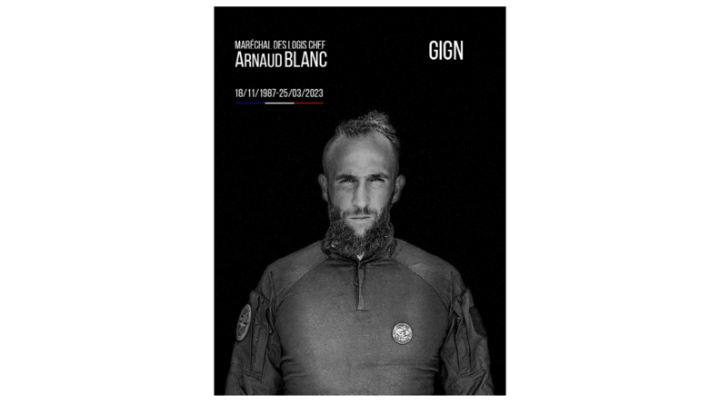 Portrait du MDC Arnaud Blanc, en noir et blanc.