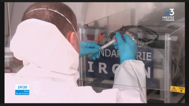 86e51c3adc56-Au-coeur-du-bus-laboratoire-pour-depister-le-Covid19-a-Garches-par-France3-IDF.png