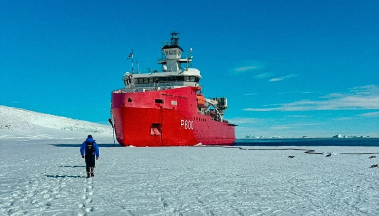 gendarmes en antarctique 2.jpeg