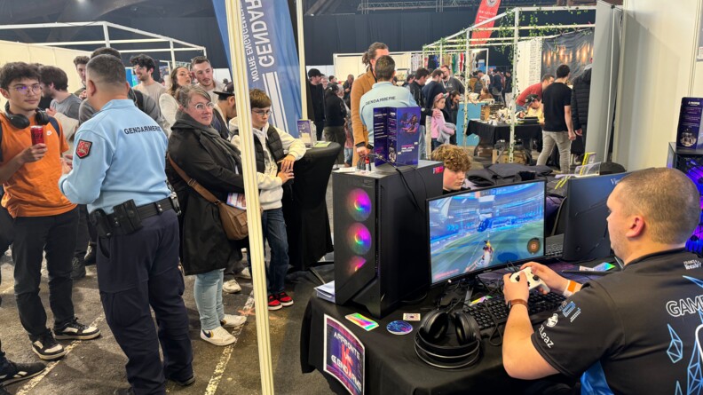 Stand de la gendarmerie à la Gamer's Assembly.
