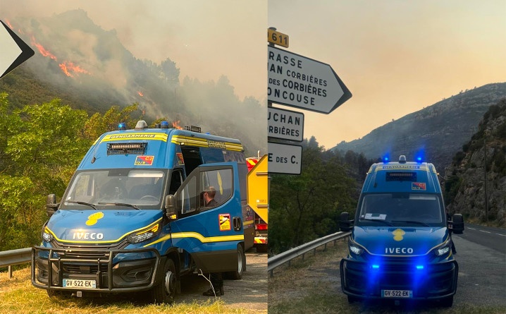 V&eacute;hicules de maintien de l'ordre &agrave; proximit&eacute; des flammes
