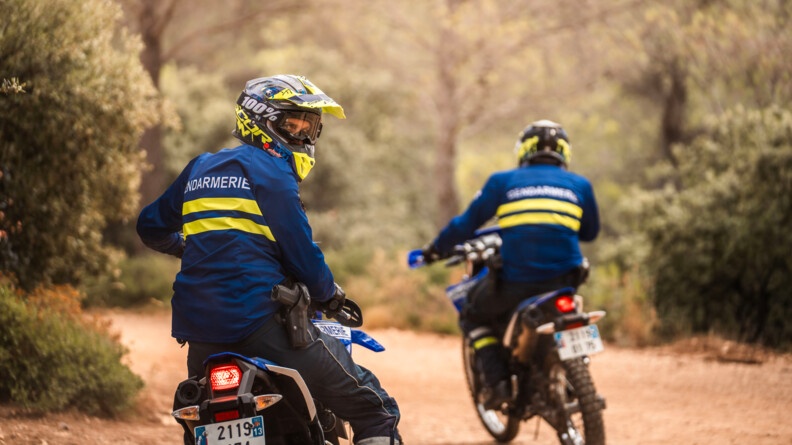 Militaires de la Bmo à moto.