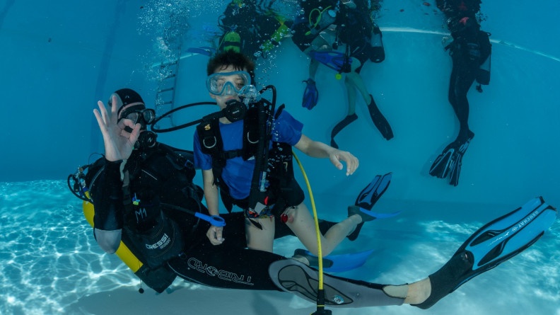 Agrandir l'image Baptême de plongée dans le cadre de l'opération Du bleu dans les yeux.