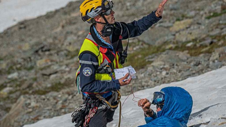 L'adjudant Johan du Peloton de gendarmerie de haute montage (PGHM) de Chamonix-Mont-Blanc.