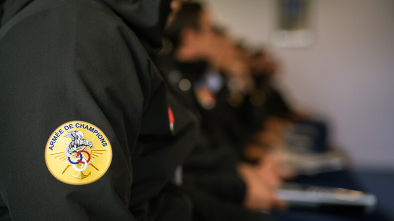Zoom sur la rondache "Armée de champions" des sportifs assis