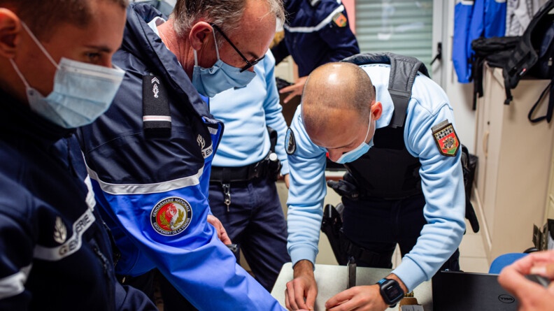 Dès 6 h, à la brigade, les militaires se préparent pour leur mission de sécurisation de zone