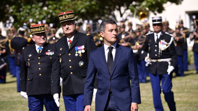 Le ministre de l'Intérieur, Gérald Darmanin, suivi du général d'armée Christian Rodriguez, directeur général de la gendarmerie nationale, et du général de corps d'armée Jean-Pierre Michel, commandant de la Région de gendarmerie d’Aquitaine.