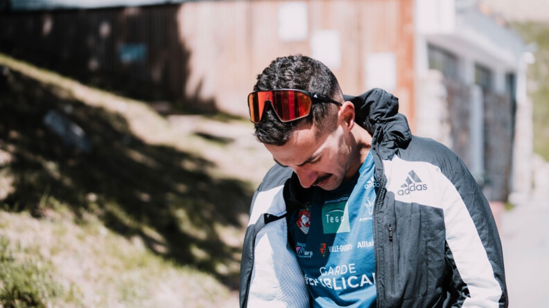 Mehdi Frère se met en tenue de course à pied