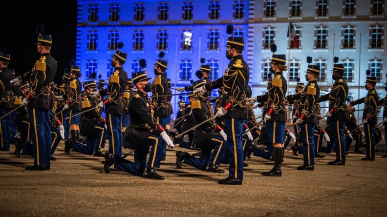 Cérémonie de remise des sabres aux élèves-officiers de l'EOGN (3).JPG