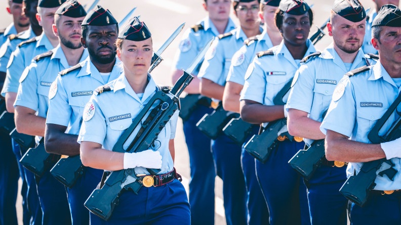 Premier d&eacute;fil&eacute; du 14 juillet pour la garde Aleksandra