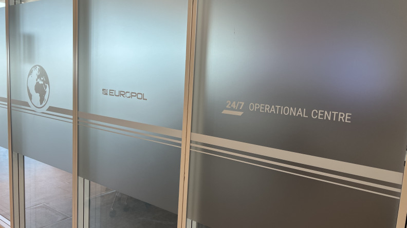 Entr&eacute;e du centre op&eacute;rationnel d'Europol