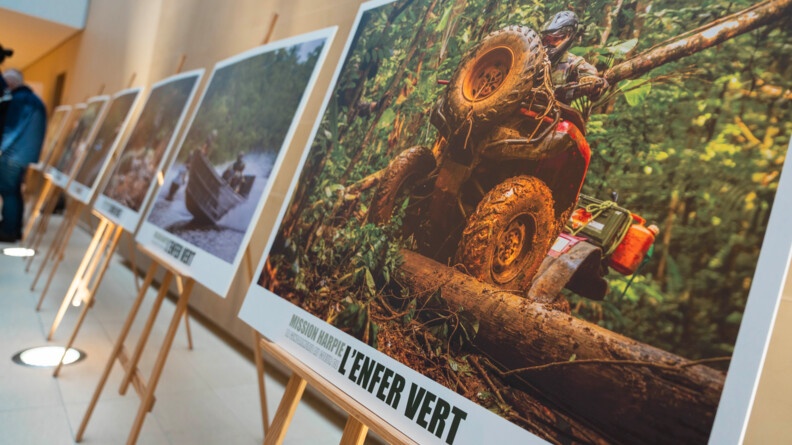Les panneaux avec dessus les photos de la Guyane.